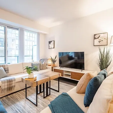 Lavish Condo In The Heart Of Downtown Toronto